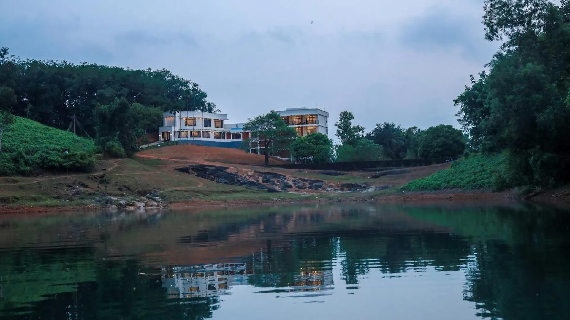 Serene Aqua Hills Kozhikode Hotel Mennanyam 0*,